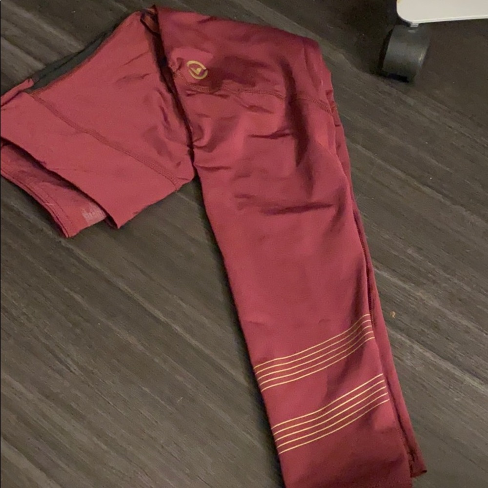 Women’s Virus Leggings Maroon